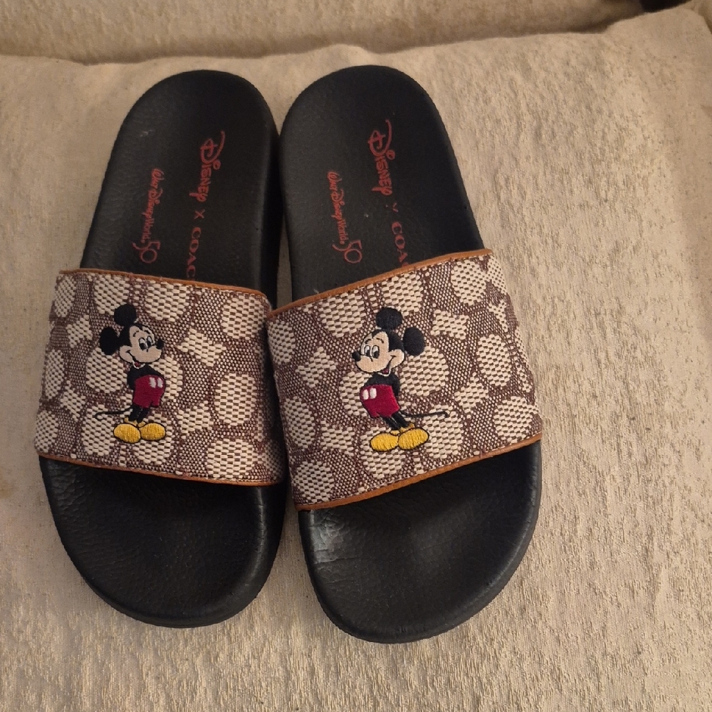 Coach  DISNEY SLIDES.  SIZE 6s